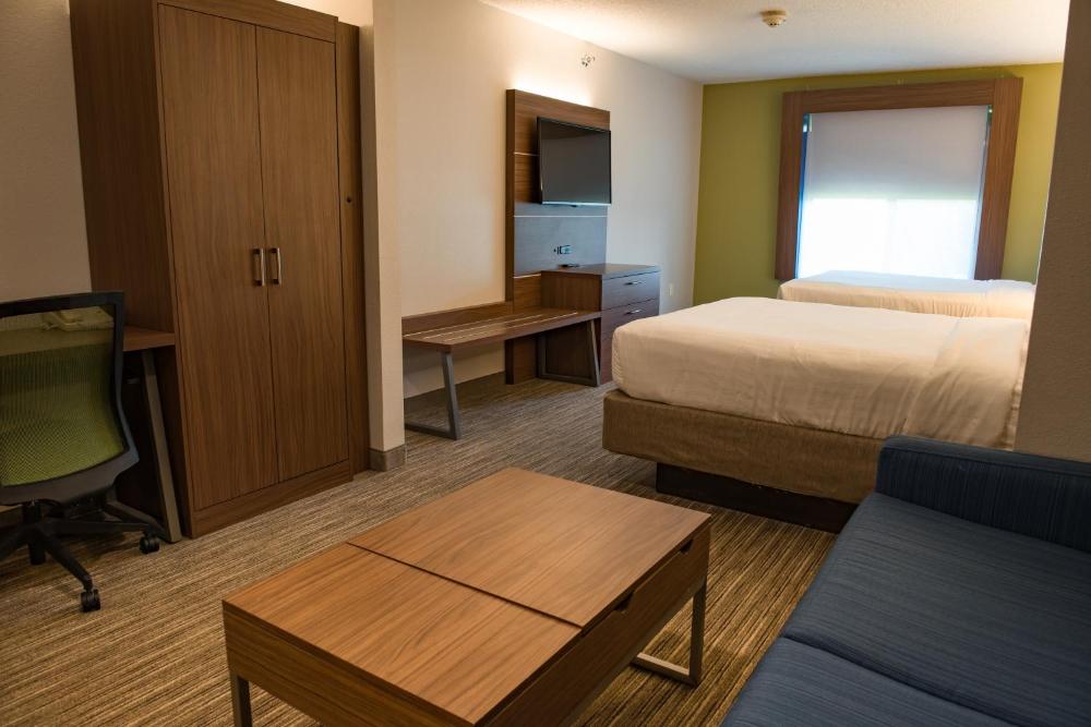 Queen Suite with Two Queen Beds interior